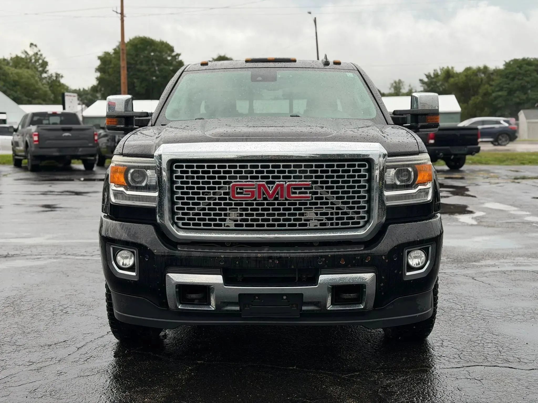 Used 2015 GMC Sierra 2500 Denali w/ Driver Alert Package AWD/4WD image 2
