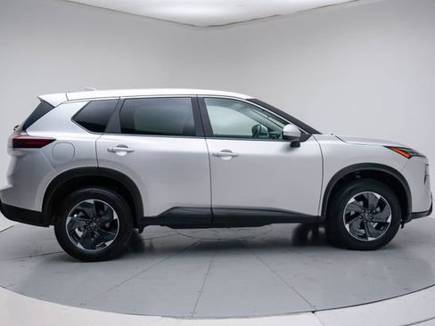 Used 2025 Nissan Rogue SV AWD/4WD image 9