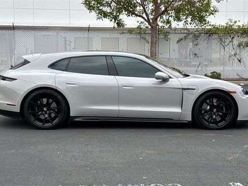 Used 2022 Porsche Taycan GTS image 3