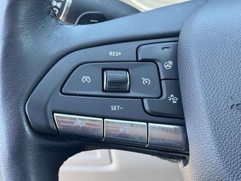 Used 2022 Cadillac XT4 Luxury w/ Cold Weather Package AWD/4WD image 22