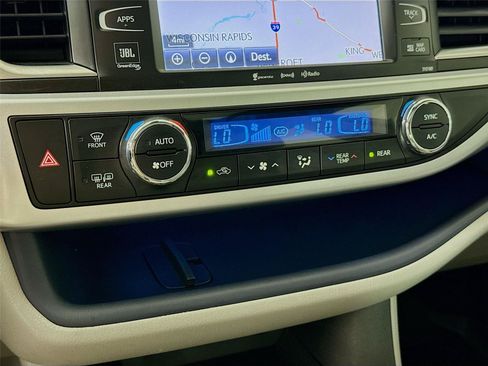Used 2018 Toyota Highlander Limited w/ Carpet Mat Package (TMS) AWD/4WD image 9