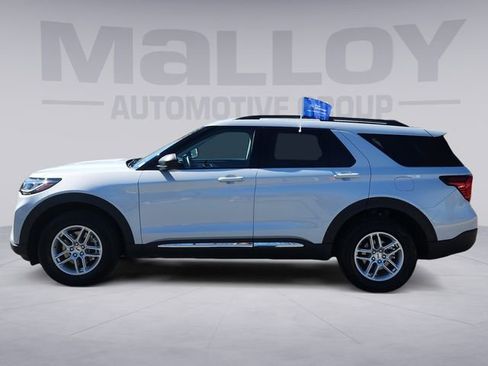 Used 2025 Ford Explorer Active image 2