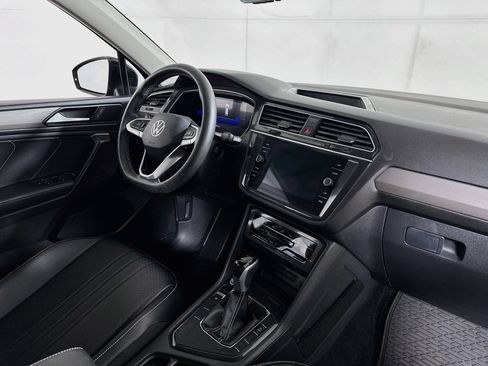 Used 2023 Volkswagen Tiguan SE FWD image 28