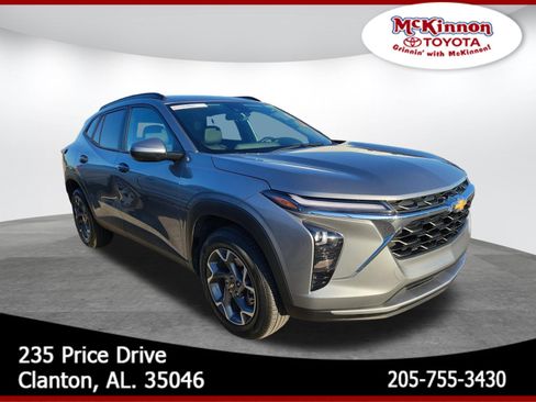 Used 2025 Chevrolet Trax LT w/ LT Convenience Package FWD image 1