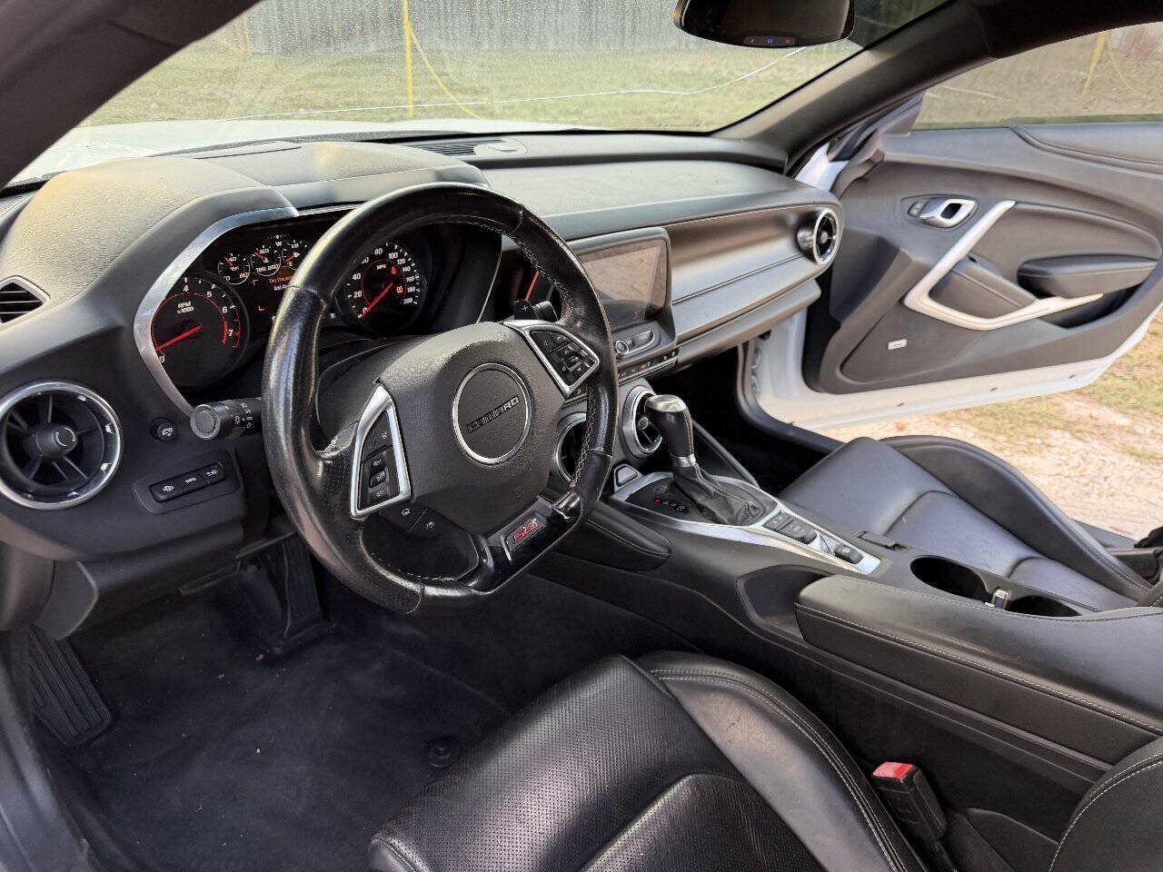 Used 2018 Chevrolet Camaro SS RWD image 12