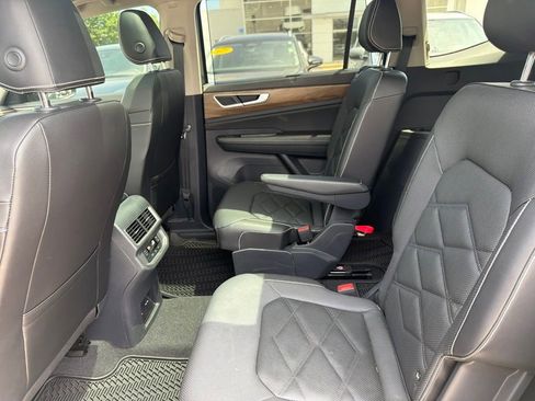 Certified 2024 Volkswagen Atlas SE w/ Panoramic Sunroof Package FWD image 11