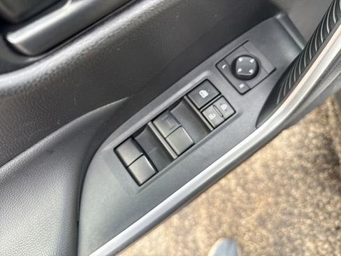 Used 2022 Toyota RAV4 LE image 17