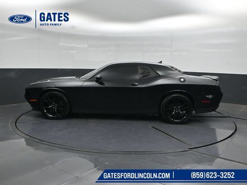Used 2017 Dodge Challenger SXT Plus RWD image 7