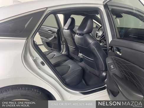 Used 2022 Toyota Avalon Limited w/ Advanced Safety Package FWD image 15