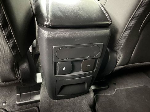 Used 2022 Ford Explorer XLT AWD/4WD image 11