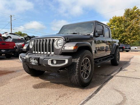 Used 2023 Jeep Gladiator Overland AWD/4WD image 4