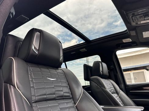 Certified 2023 Cadillac Escalade ESV Sport Platinum w/ Heavy-Duty Trailer Package AWD/4WD image 22