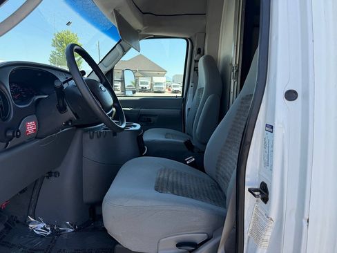 Used 2005 Ford E-350 and Econoline 350 Super Duty RWD image 33