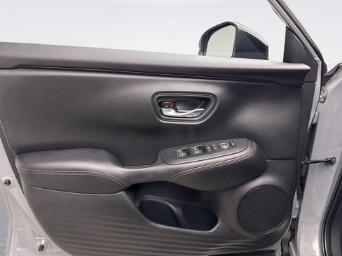 Used 2025 Honda HR-V Sport image 9