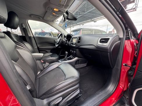 Used 2018 Jeep Compass Latitude FWD image 17