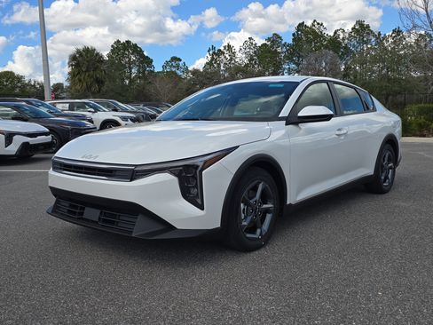 New 2026 Kia K4 FWD image 4