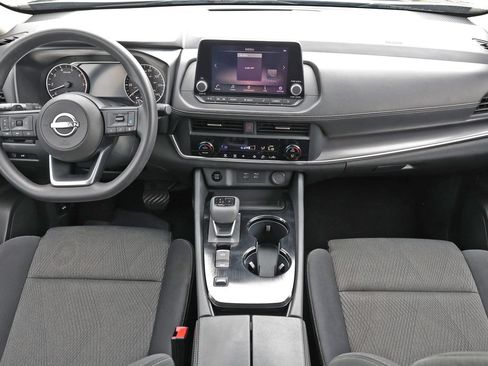 Used 2024 Nissan Rogue SV FWD image 2