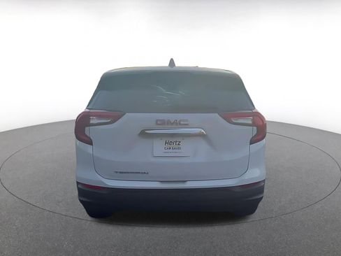Used 2024 GMC Terrain SLE image 12