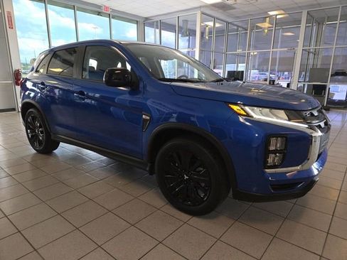 Used 2025 Mitsubishi Outlander Sport LE AWD/4WD image 2