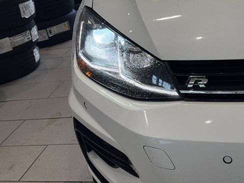 Used 2018 Volkswagen Golf R 4-Door AWD/4WD image 9