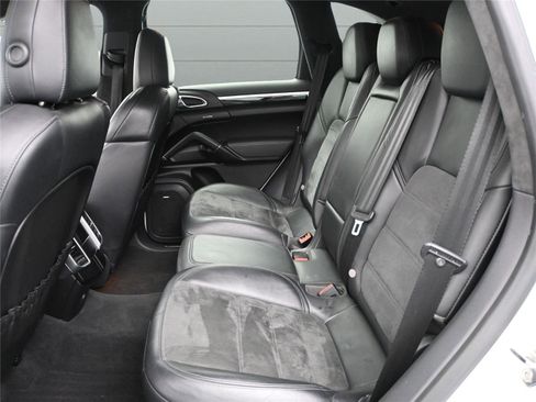 Used 2014 Porsche Cayenne GTS image 25