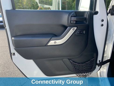 Used 2017 Jeep Wrangler Unlimited Sahara w/ Connectivity Group image 18