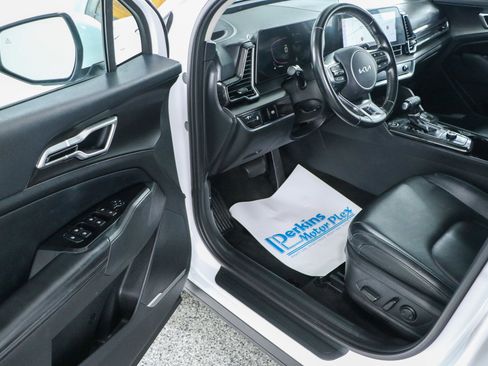 Used 2023 Kia Sportage EX image 3
