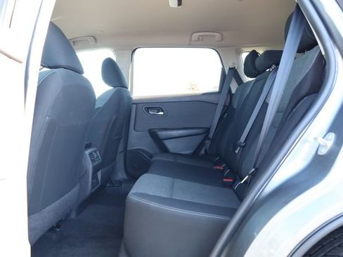 Used 2023 Nissan Rogue SV image 28