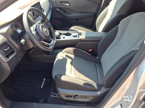 Used 2023 Nissan Rogue SV image 5