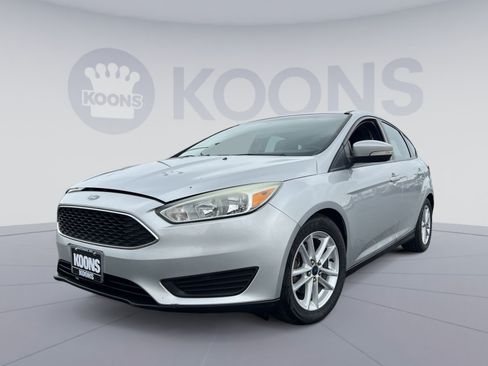Used 2015 Ford Focus SE w/ SE Cold Weather Package FWD image 1