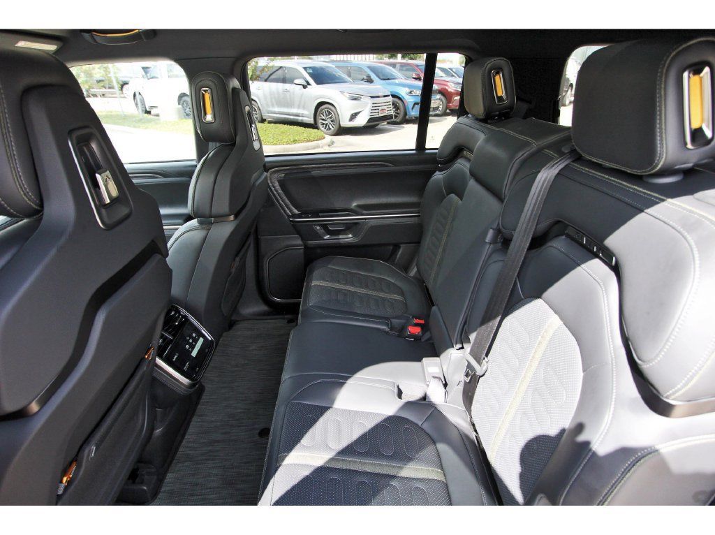 Used 2026 Rivian R1S Adventure Dual AWD/4WD image 14