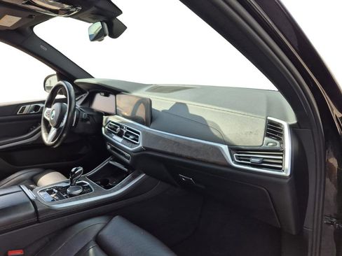 Used 2021 BMW X5 M50i image 28