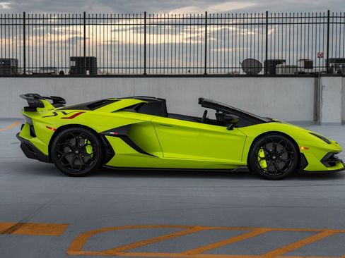 Used 2021 Lamborghini Aventador SVJ AWD/4WD image 3