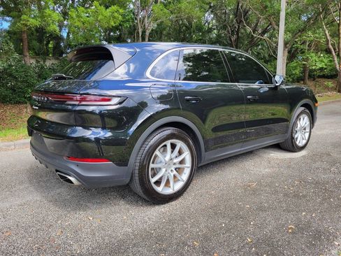 Used 2024 Porsche Cayenne AWD/4WD image 7