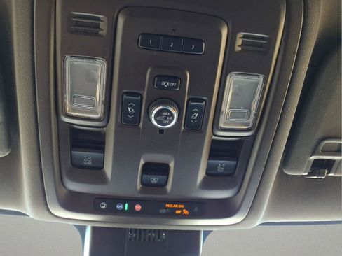 Used 2023 GMC Yukon SLT w/ SLT Luxury Package AWD/4WD image 30