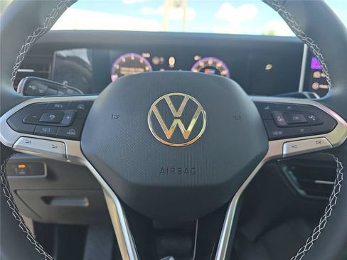 Used 2026 Volkswagen Tiguan SE FWD image 19