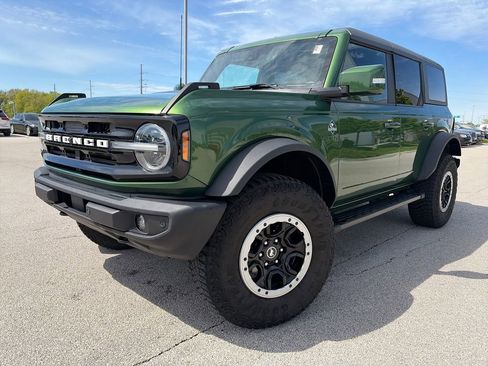 Used 2022 Ford Bronco Outer Banks w/ Sasquatch Package AWD/4WD image 3