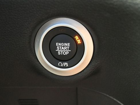 Used 2023 Chrysler Pacifica Limited w/ S Appearance Package image 28