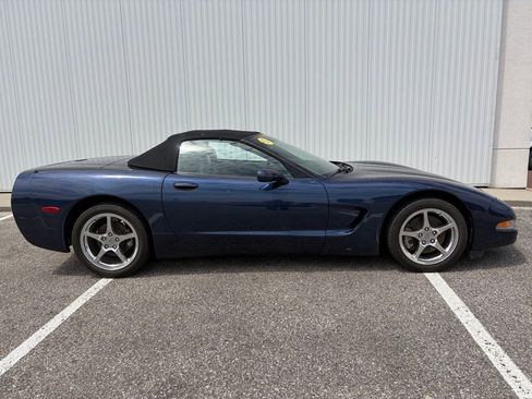 Used 2000 Chevrolet Corvette Convertible w/ Memory Pkg RWD image 6