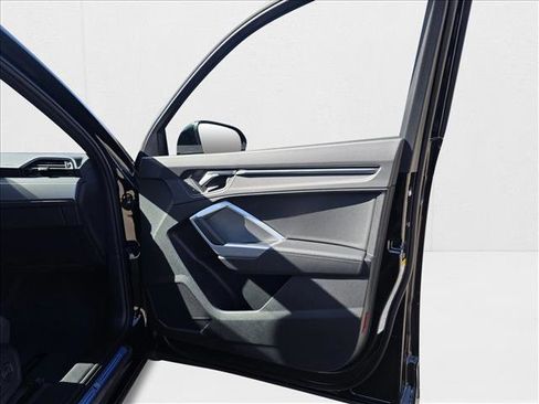 New 2025 Audi Q3 2.0T Premium image 11