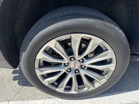 Used 2021 GMC Yukon Denali w/ Denali Premium Package image 8