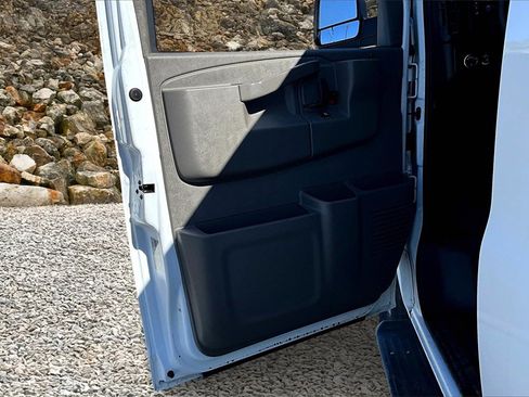 Used 2020 Chevrolet Express 3500 LT w/ LT Preferred Equipment Group image 21