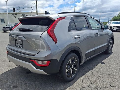 New 2026 Kia Niro EX FWD image 3