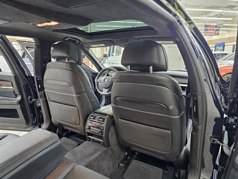 Used 2014 BMW 750Li image 24