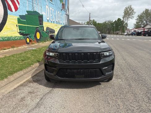Used 2024 Jeep Grand Cherokee Altitude image 9