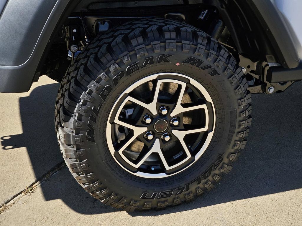 New 2025 Jeep Gladiator Rubicon w/ Convenience Group AWD/4WD image 5