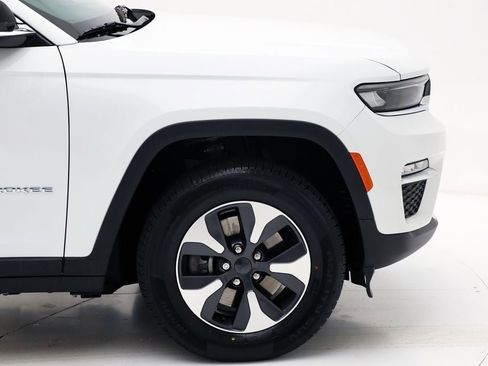 Used 2023 Jeep Grand Cherokee 4WD 4xe image 4