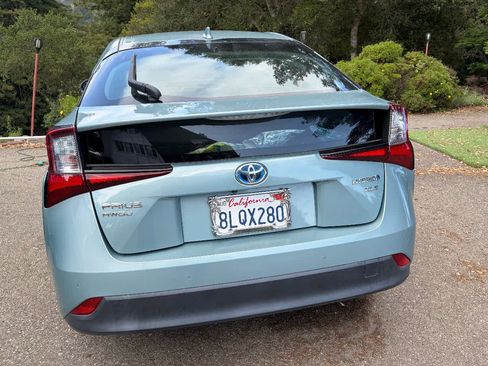 Used 2019 Toyota Prius XLE AWD/4WD image 2