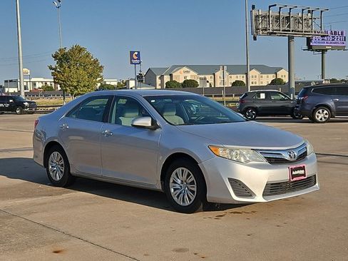 Used 2012 Toyota Camry LE FWD image 3