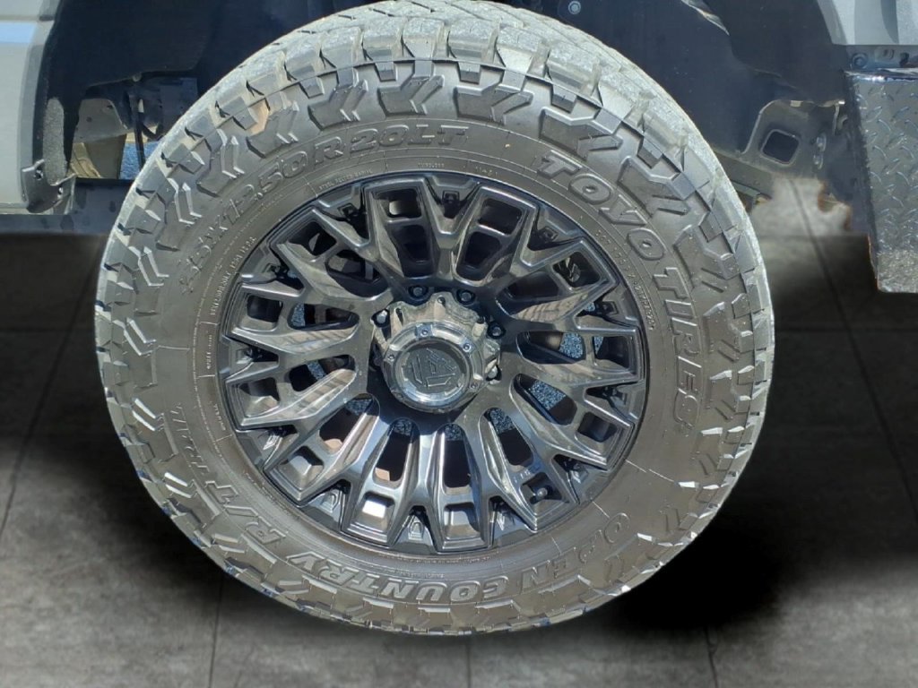 Used 2025 Ford F350 Platinum AWD/4WD image 9